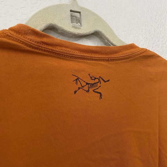 Arcteryx Shirt Mens Size Large Orange Graphic Short Sleeve Hiking Outdoor - Picture 5 of 9